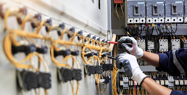 Professional Electrician technician working in Paris, TX